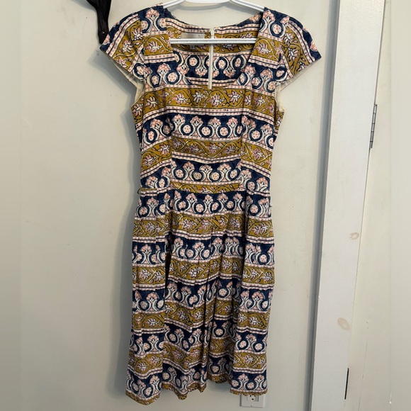 Anthropologie patterned dress with brown belt. Size 2 - Picture 4 of 5